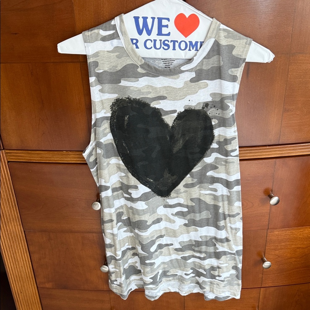 Evereve Camo Heart women’s Tank Top size xl